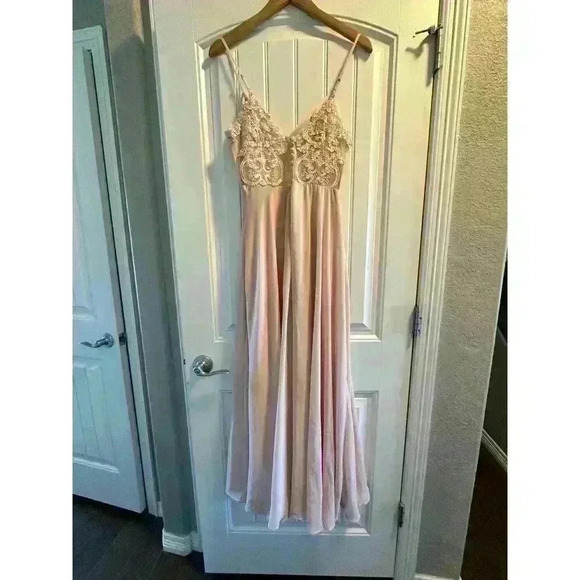 Lulu’s Romantic Ways Blush Pink Lace Button Back Maxi Dress M - Picture 5 of 9